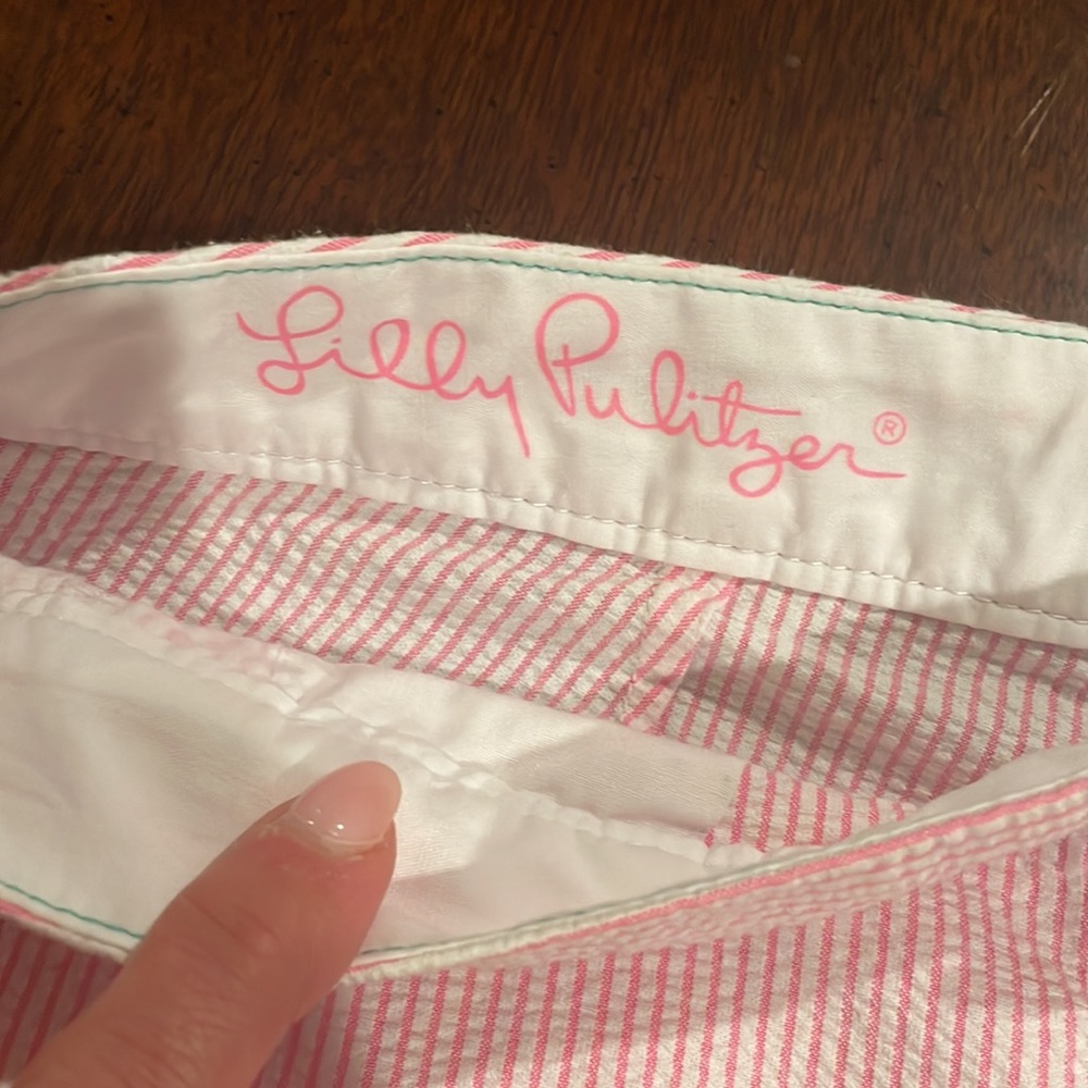 Lilly Pulitzer pink and white seersucker sz 00 buttercup shorts - Picture 3 of 5
